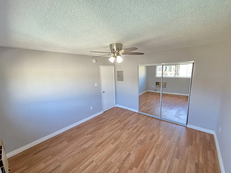 13813 Oxnard — Photo 8