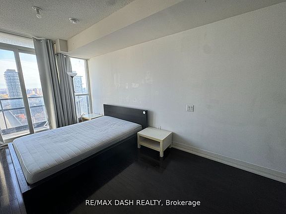 5th image of 25 Carlton St #2701