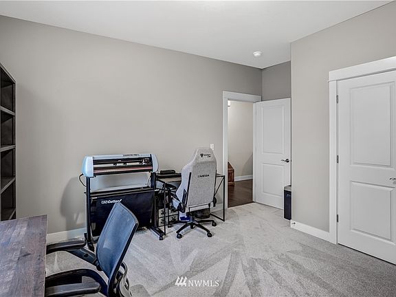 4th image of 17325 128th Avenue Ct E