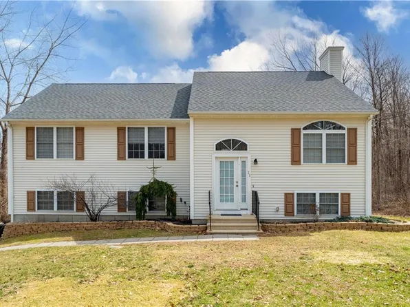 25 Belfield Dr, Johnston, RI 02919