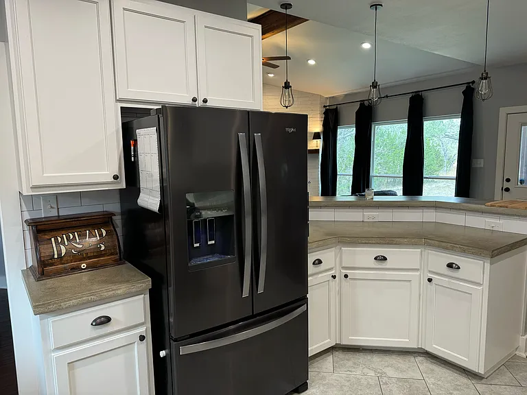 914 Bear Springs Trl — Photo 32