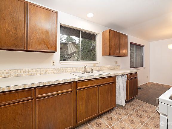 5th image of 14143 34th Avenue S