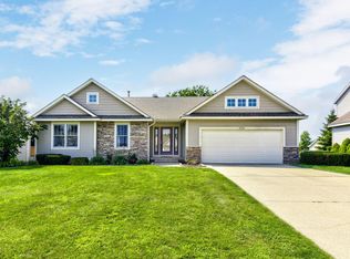 3797 Pine Meadow Dr, Holland, MI 49424
