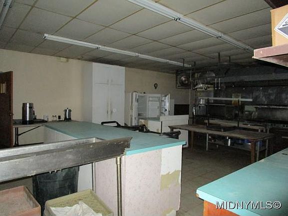 5th image of 299 Loomis St