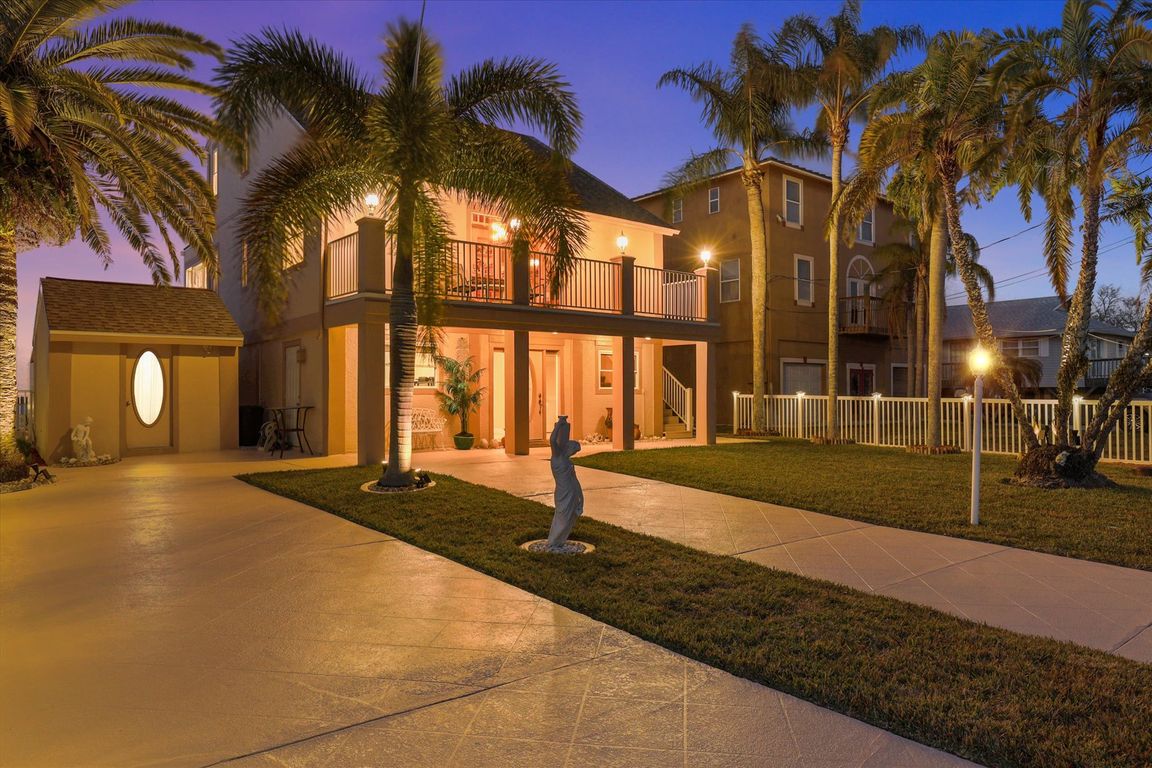 001-Front Exterior Twilight