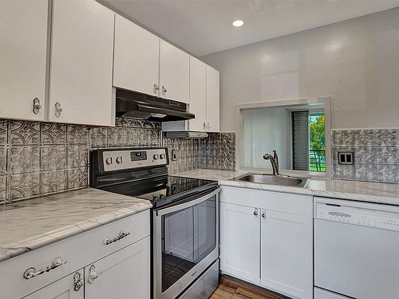 4th image of 114 Royal Park Drive #2H