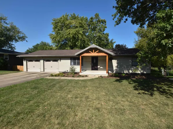 2104 Oak Dr, Eureka, IL 61530