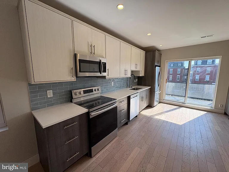 1005 N Marshall St #3 — Photo 4