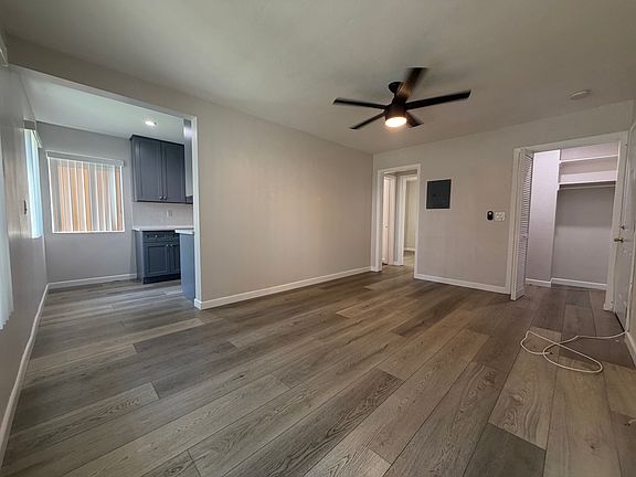 3rd image of 00-1007 E Ocean Blvd #1