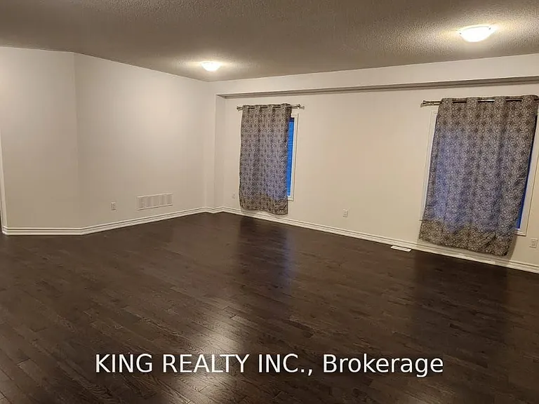 373 Russell St — Photo 6
