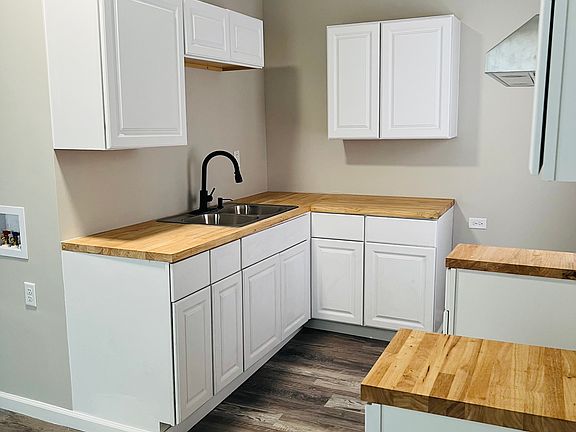3rd image of 1917 W Madison St #1E