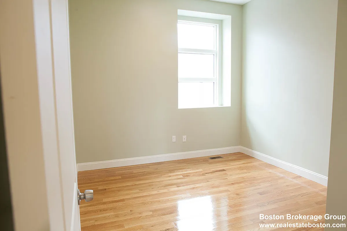 Building Photo - 409 Dudley St #9