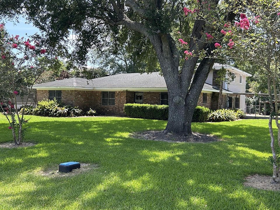 1st image of 407 Moore Rd