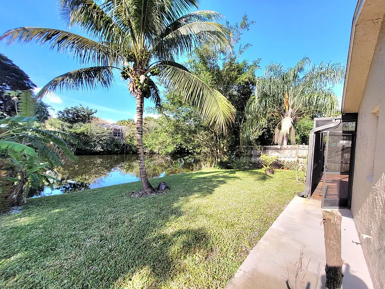 1328 Waterway Cove Dr — Photo 24