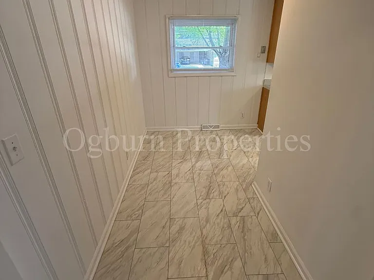 1102 Oak Grove Rd — Photo 6