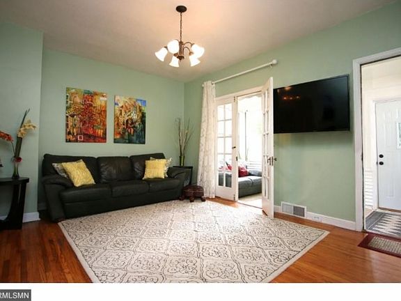 4th image of 846 24th Ave SE
