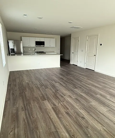 2429B Brookville Dr — Photo 9