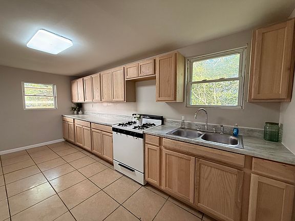3rd image of 413 15th St
