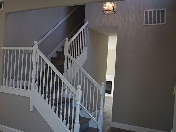 5th image of 2882 Horsetail Dr