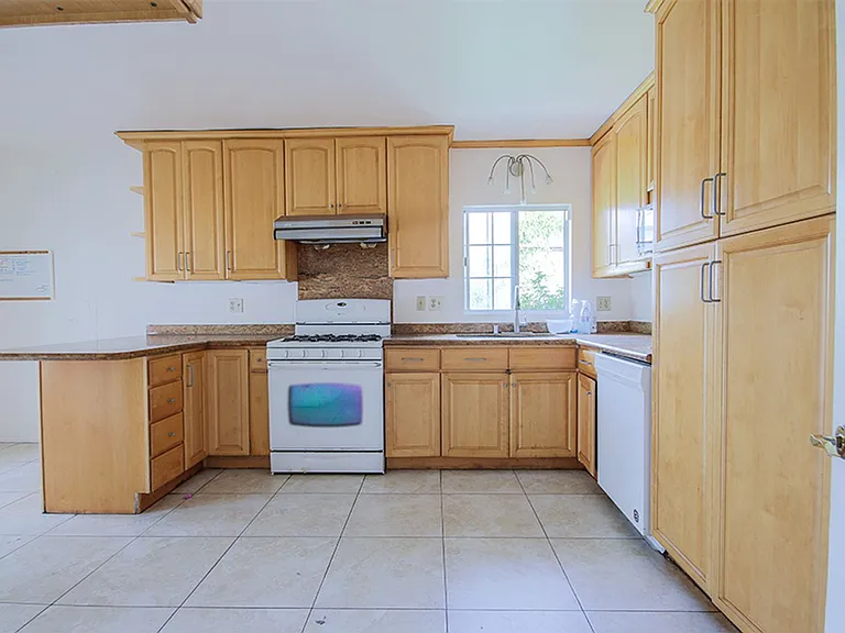 9381 Nichols Dr — Photo 10