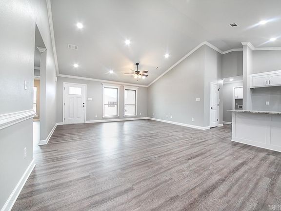 4th image of 23 Winchester Dr