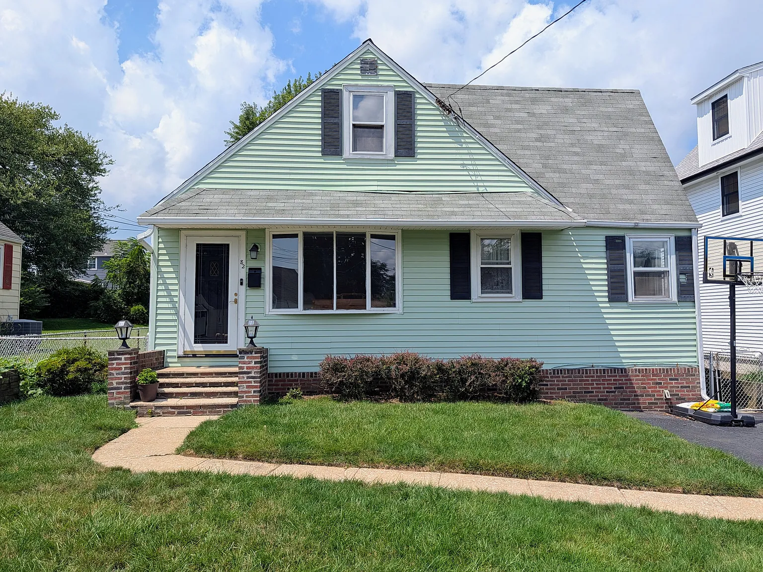4 bed, 1602 sqft, $3,300 — Photo 1