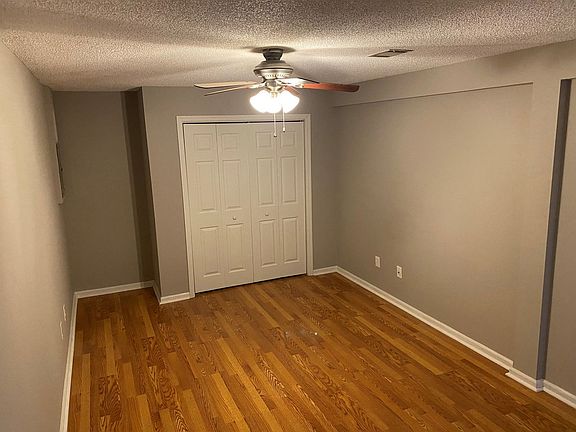 5th image of 301 Cambridgeshire Ct