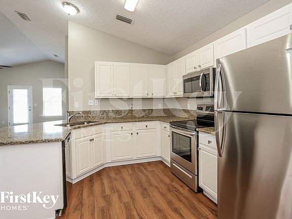 5th image of 2801 Cross Creek Dr