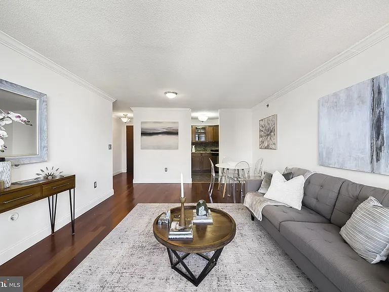2018 Walnut St #32-16J — Photo 8
