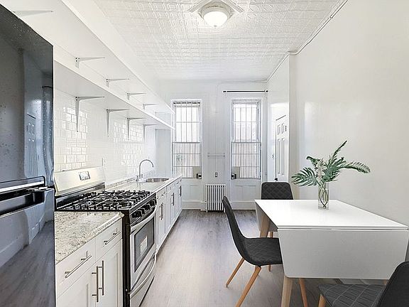 4th image of 181 Irving Ave