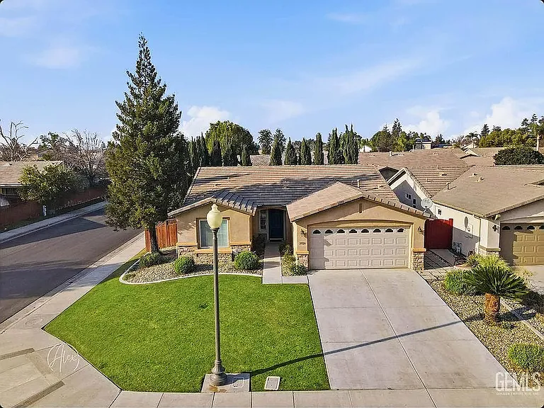 11528 Indian Hawthorne St — Photo 2