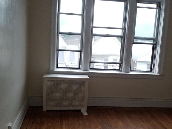 3rd image of 176 Fairview Ave APT 14