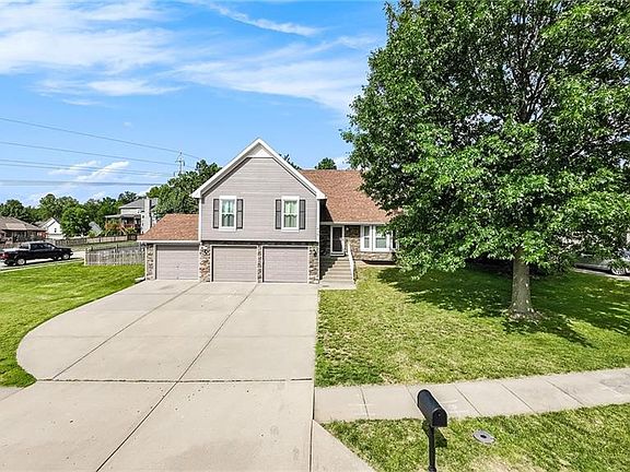 2nd image of 920 Paw Paw Ln
