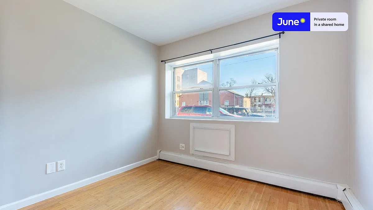 Full bedroom in 4 bed/2 bath home in Flatbush #1646 B — Photo 2