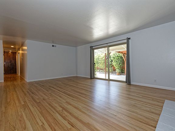 4th image of 280 Longview Dr