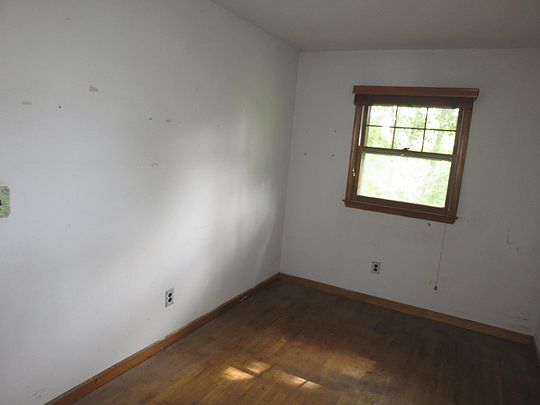 3rd image of 221 S Conger Ave