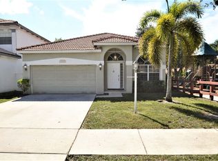 2518 Ambassador Ave, Hollywood, FL 33026