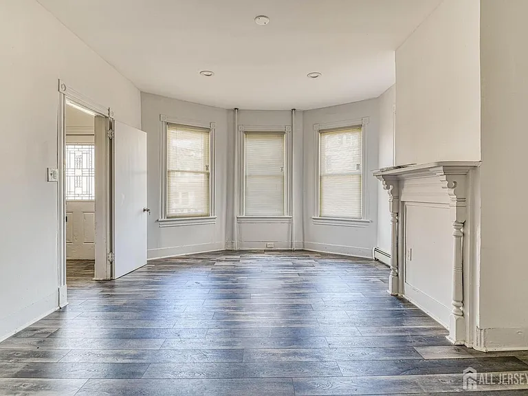 212 Easton Ave #1 — Photo 4