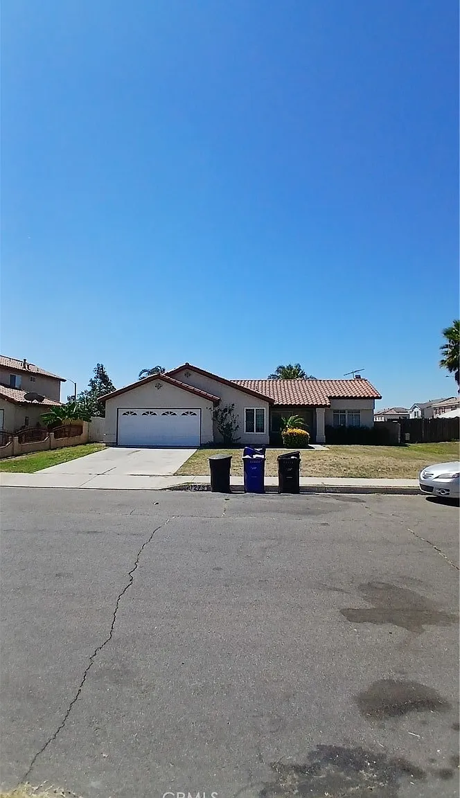 3 bed, 1423 sqft, $2,900 — Photo 1