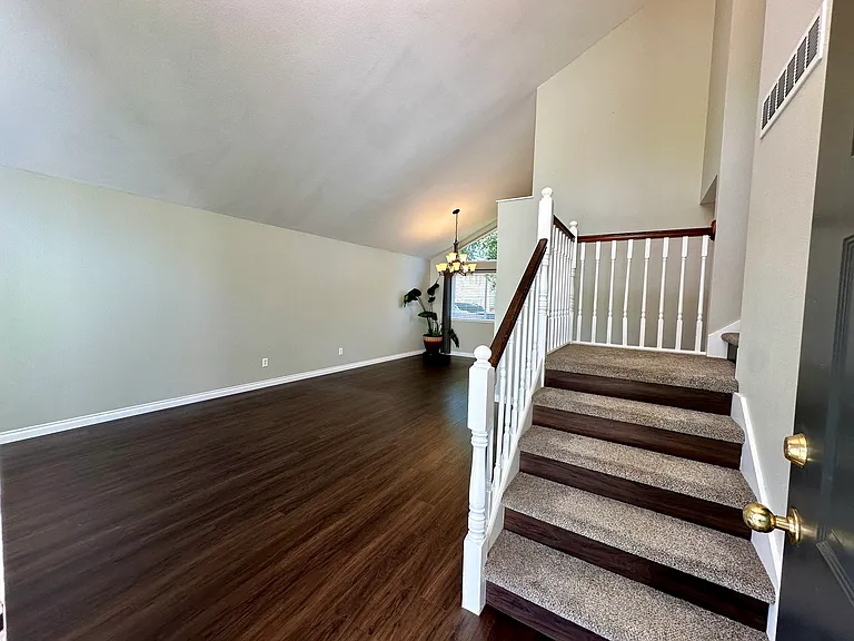 760 Hunt Cir — Photo 9