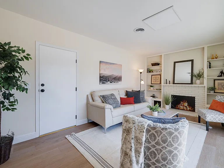 490 Jean Cir — Photo 8