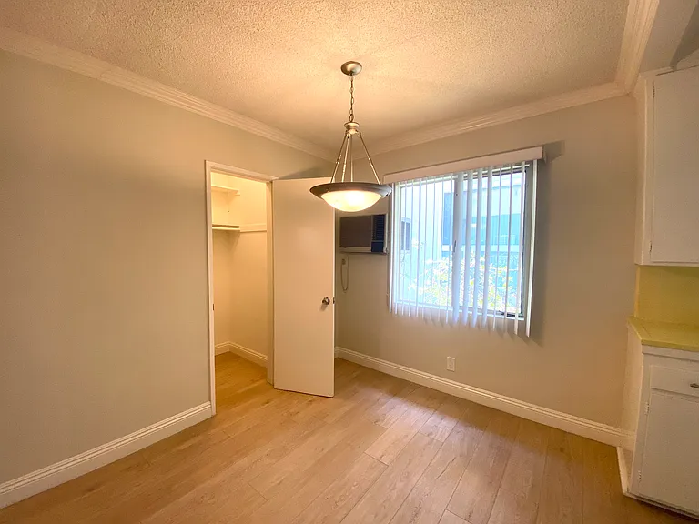 122 N Wetherly Dr #5 — Photo 11