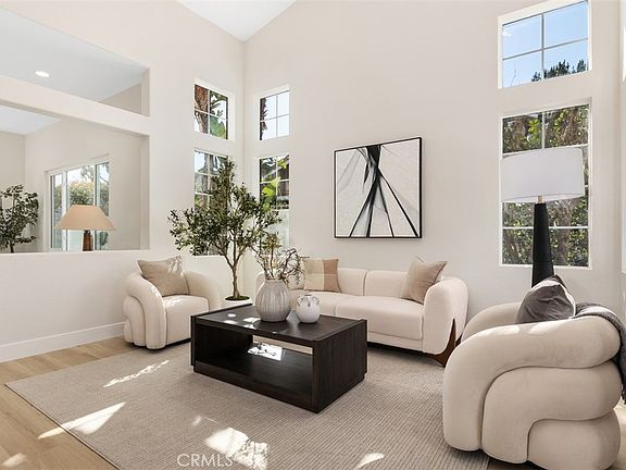 4th image of 5 Chatri Cir