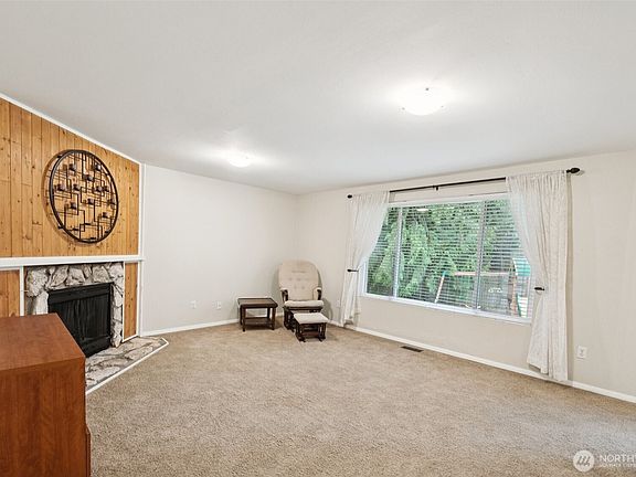 5th image of 1019 209th Avenue NE