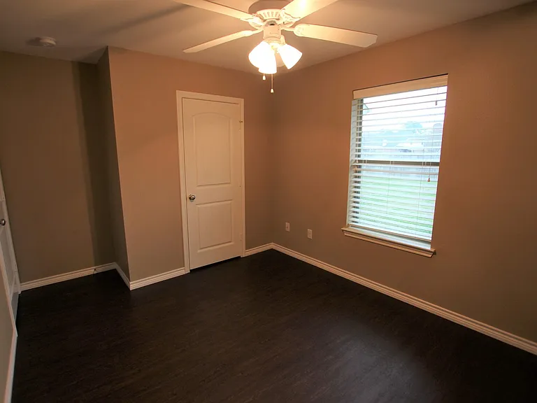 19401 King Ranch Dr — Photo 17