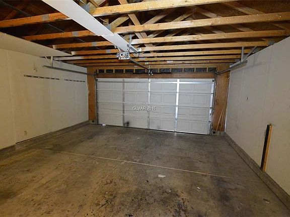 3rd image of 913 Shady Creek Dr #0