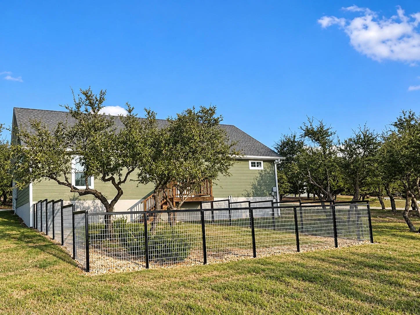 3 bed, 2.0 bath, 1460 sqft, $2,500 — Photo 2