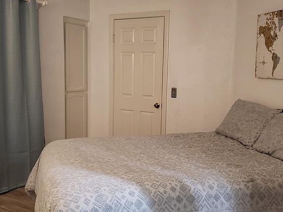 5th image of 4494 Mentone St Unit 4
