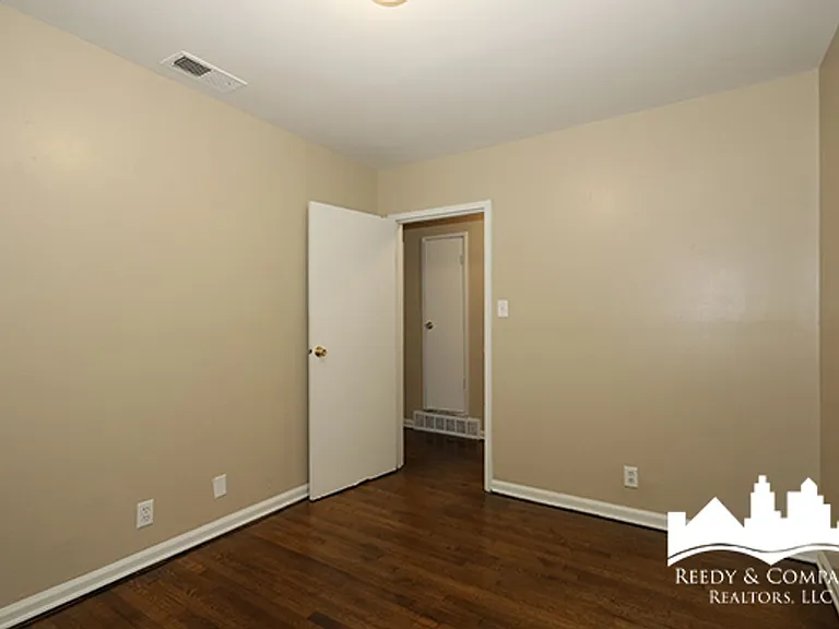 1380 Rolling Hills Dr — Photo 10