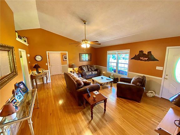 3rd image of 5229 S Oak Cir